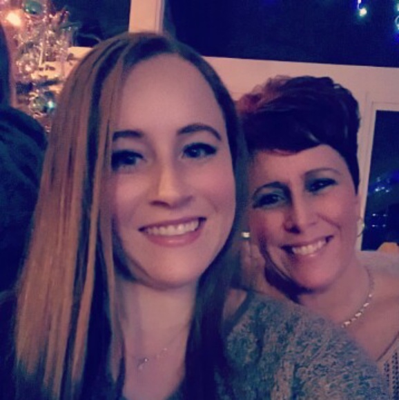 Meet your Posher, Taylor - Picture 2 of 3